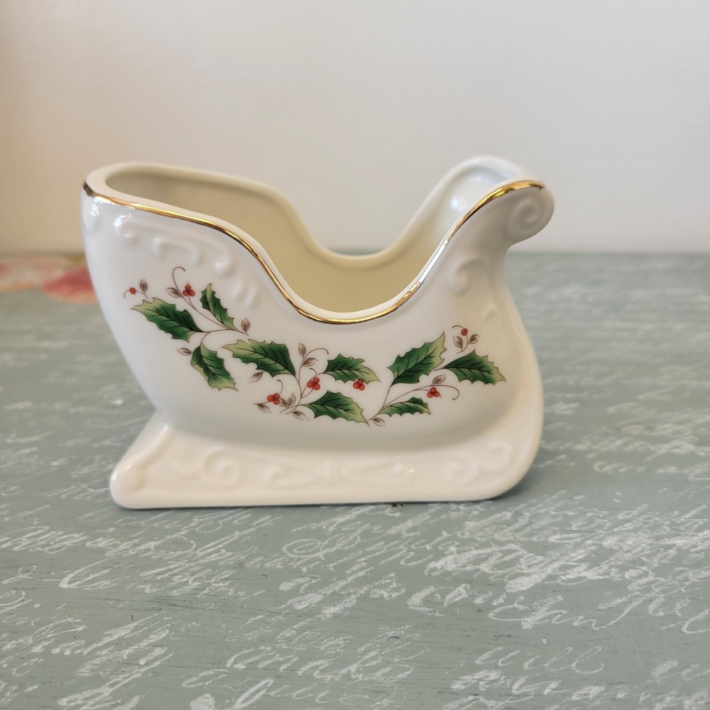 VTG Royal Limited Holly Holiday Sleigh Candleholder Ivory Gold Trim Festive Holl